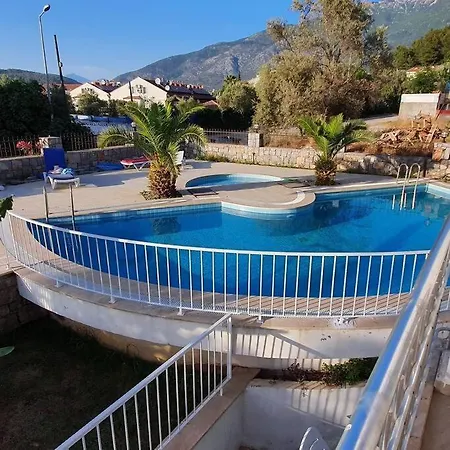 Apartment Oludenizde Havuzlu 2+1 Dublex Apart Fethiye